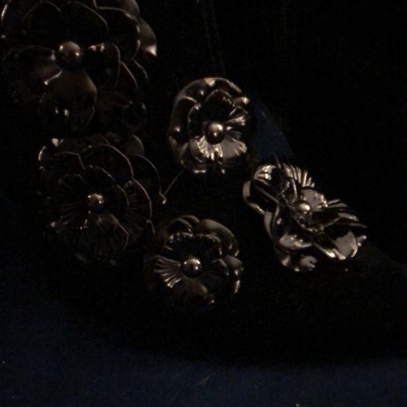 IAM NYC Isaac Mizrahi Black Floral Boots Size 8 - Picture 3 of 12